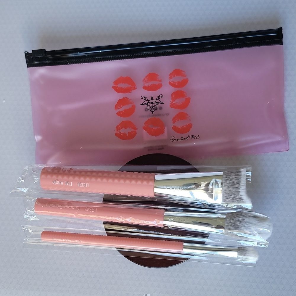 Laruce Beauty 3 Piece Pink Contour Brush Set With Limited Edition Pouch